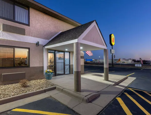 Super 8 by Wyndham Pratt hotel detail image 3