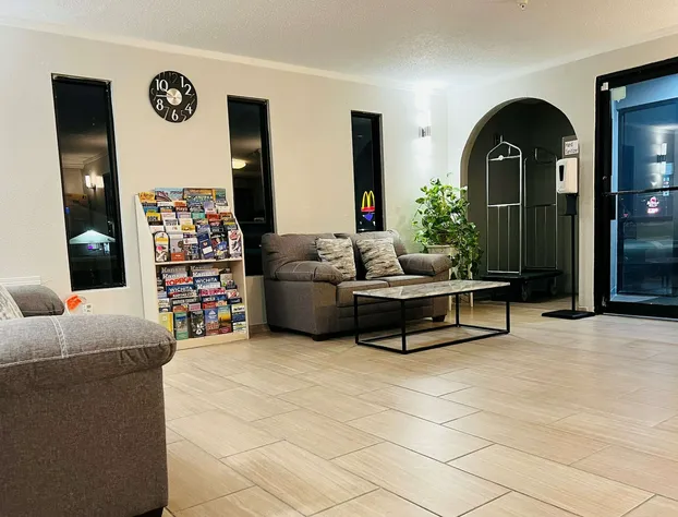 Super 8 by Wyndham Pratt hotel detail image 4