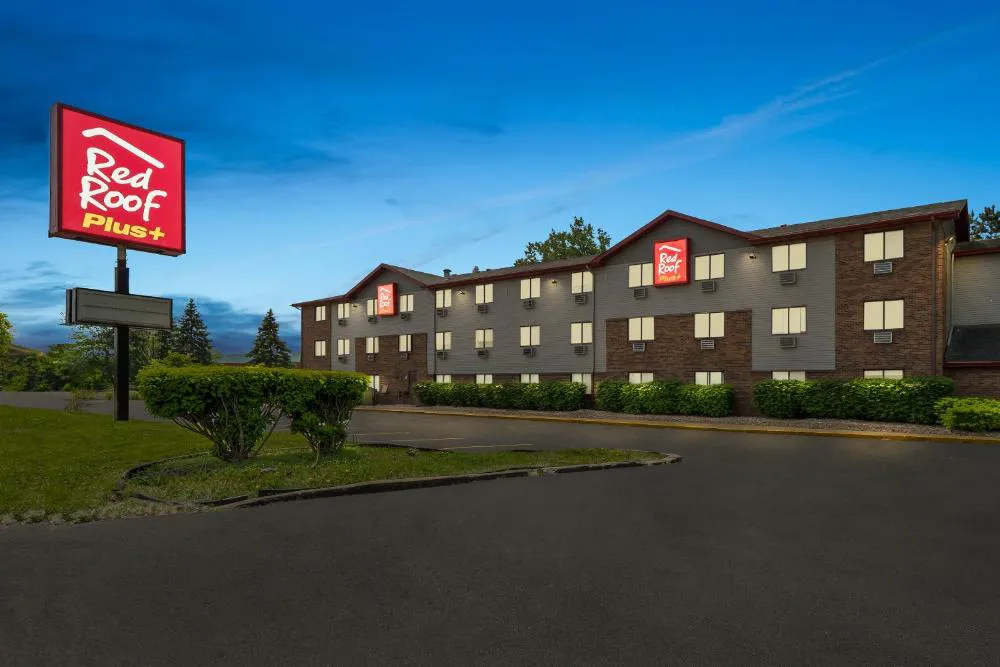 Red Roof PLUS+ Belleville hotel hero