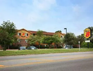 Red Roof PLUS+ Belleville hotel detail image 3