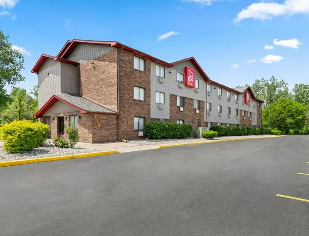 Red Roof PLUS+ Belleville hotel detail image 4