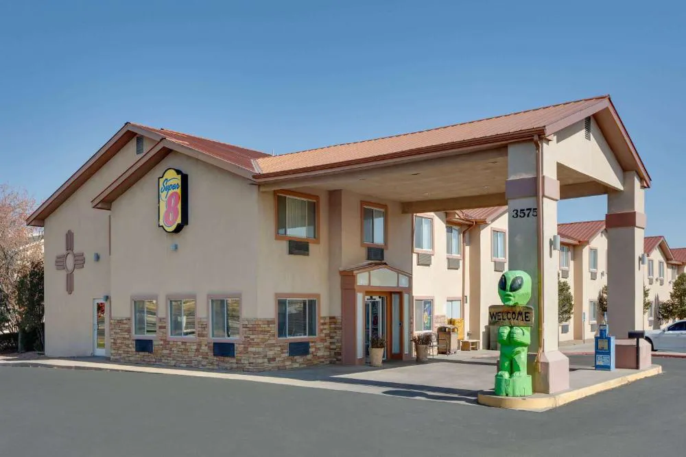 Super 8 by Wyndham Roswell hotel hero