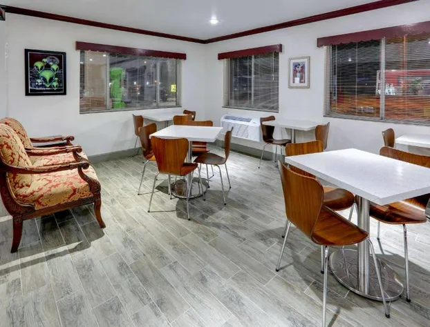 Super 8 by Wyndham Roswell hotel detail image 4