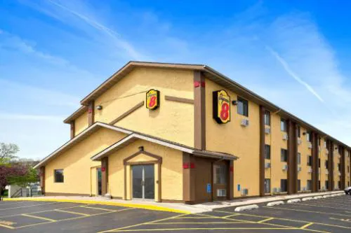 Super 8 by Wyndham Cedar Rapids hotel hero