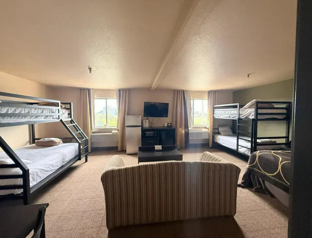 Super 8 by Wyndham Macon hotel detail image 1