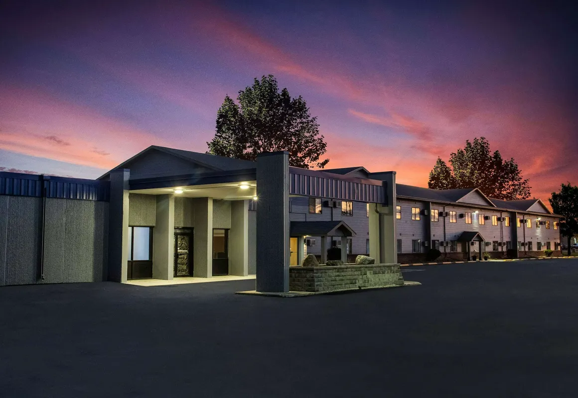 Travelodge by Wyndham Wahpeton Event Center hotel hero