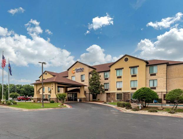 Comfort Inn & Suites Mansfield hotel detail image 1
