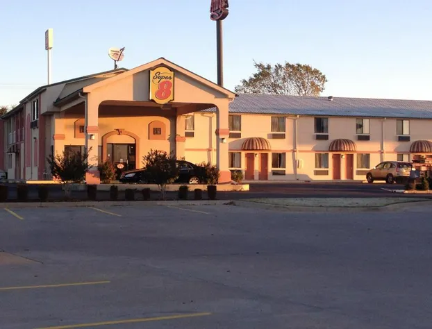 Super 8 by Wyndham Sallisaw hotel detail image 3