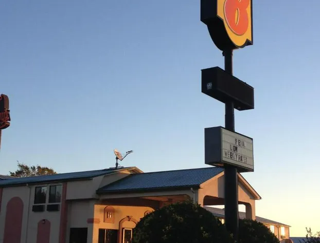 Super 8 by Wyndham Sallisaw hotel detail image 1