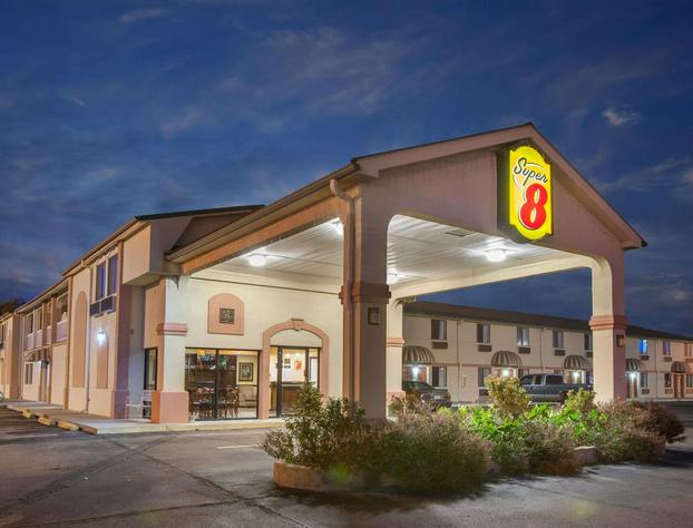 Super 8 by Wyndham Sallisaw hotel detail image 1