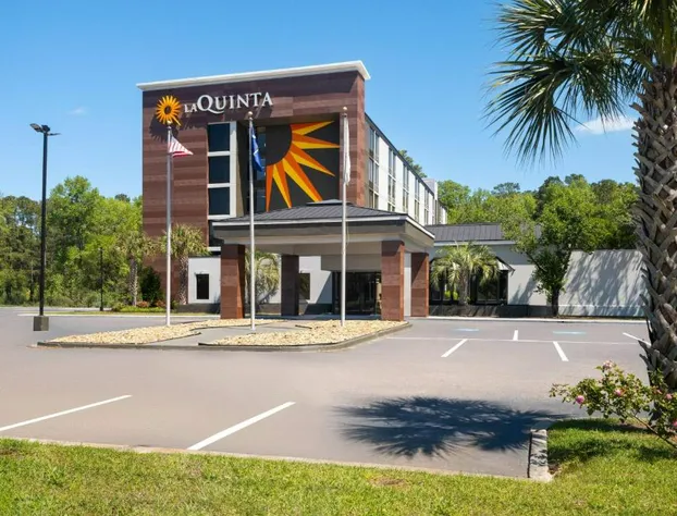 La Quinta Inn & Suites by Wyndham Myrtle Beach hotel detail image 3