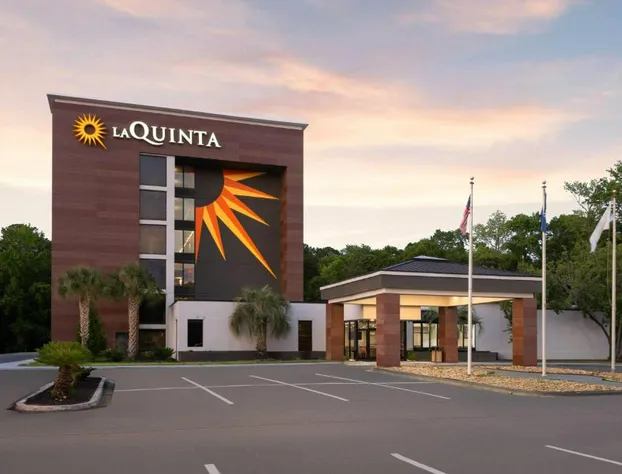 La Quinta Inn & Suites by Wyndham Myrtle Beach hotel detail image 4