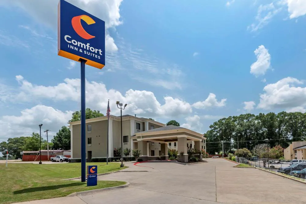 Comfort Inn & Suites El Dorado hotel hero