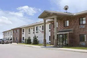 Super 8 by Wyndham Missouri Valley hotel hero