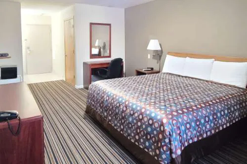 Super 8 by Wyndham Missouri Valley hotel detail image 1