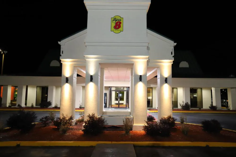 Super 8 by Wyndham Florence SC I-95 North / Hwy 76 hotel hero