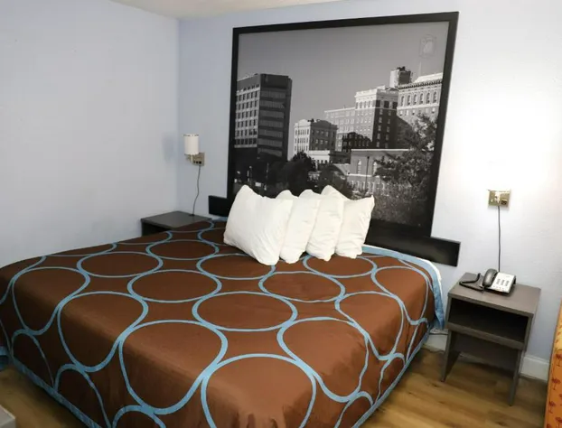 Super 8 by Wyndham Florence SC I-95 North / Hwy 76 hotel detail image 4