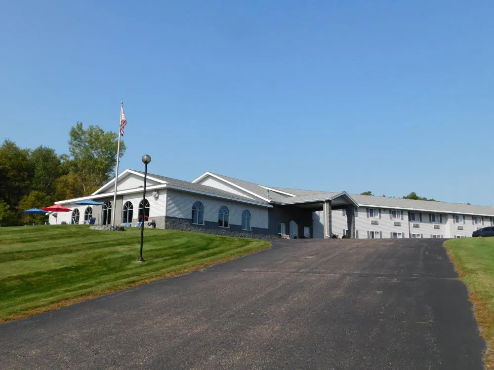 Northwoods Best Inn - Chetek hotel hero