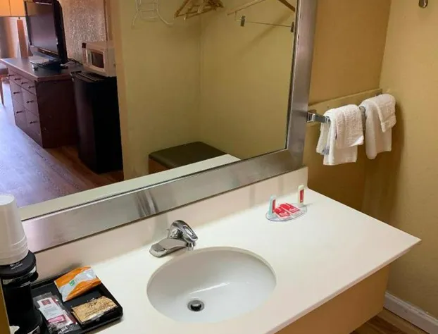 AmeriVu Inn & Suites - Gilbertsville hotel detail image 1