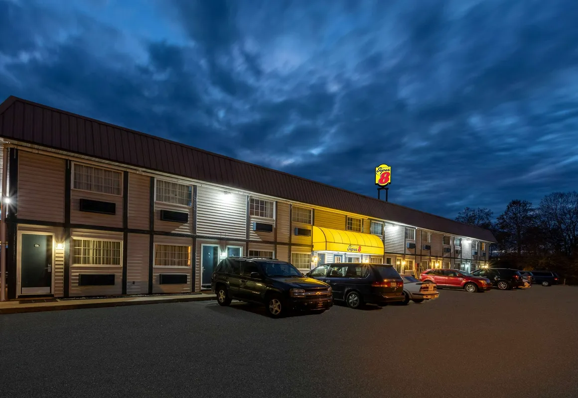 Super 8 by Wyndham Wooster hotel hero