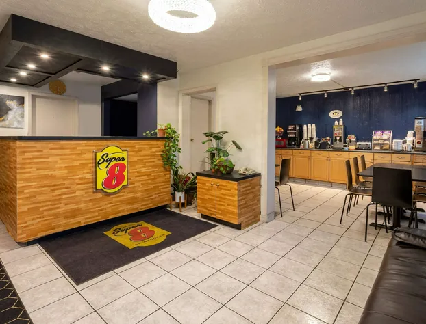 Super 8 by Wyndham Wooster hotel detail image 3