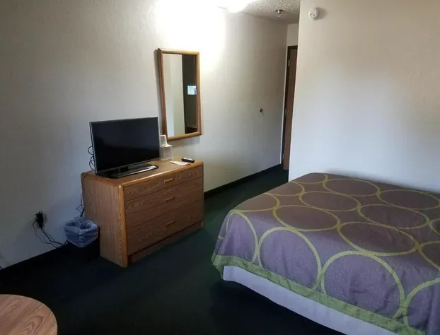 Super 8 by Wyndham Houghton Lake hotel detail image 1