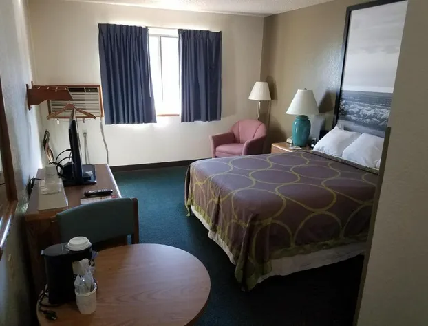 Super 8 by Wyndham Houghton Lake hotel detail image 3