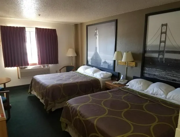 Super 8 by Wyndham Houghton Lake hotel detail image 2