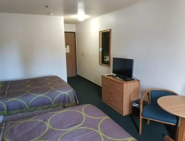 Super 8 by Wyndham Houghton Lake hotel detail image 3