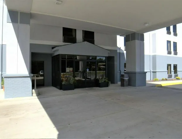 Super 8 by Wyndham Crossville TN hotel detail image 3