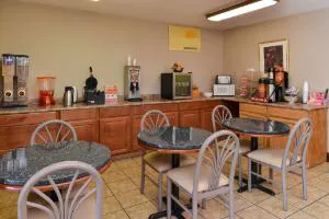 Econo Lodge Inn & Suites Warsaw hotel detail image 2