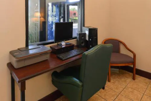 Econo Lodge Inn & Suites Warsaw hotel detail image 3