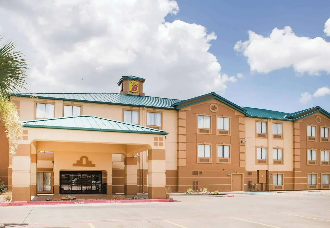 Super 8 by Wyndham Port Arthur/Nederland Area hotel hero