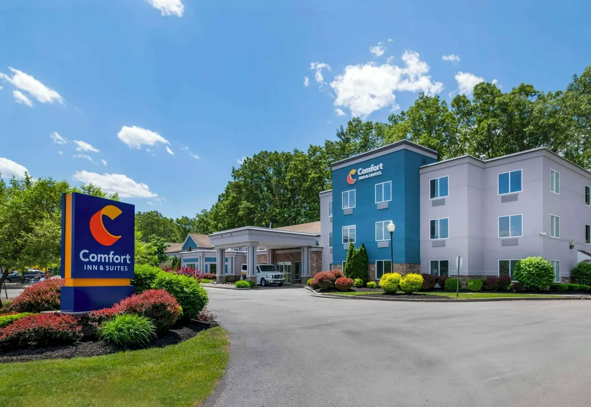 Comfort Inn & Suites Saratoga Springs hotel hero