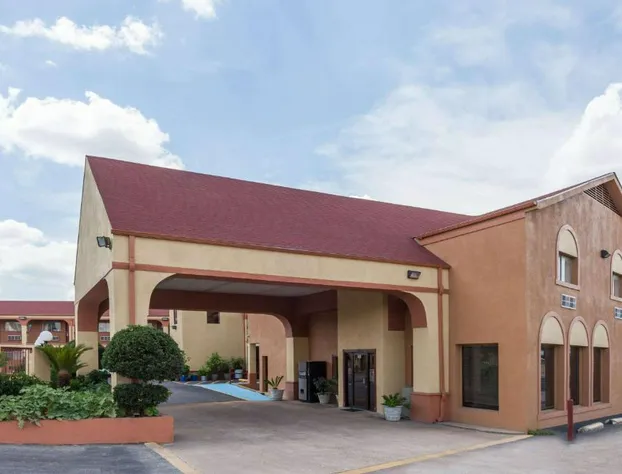 Super 8 by Wyndham Athens TX hotel detail image 1