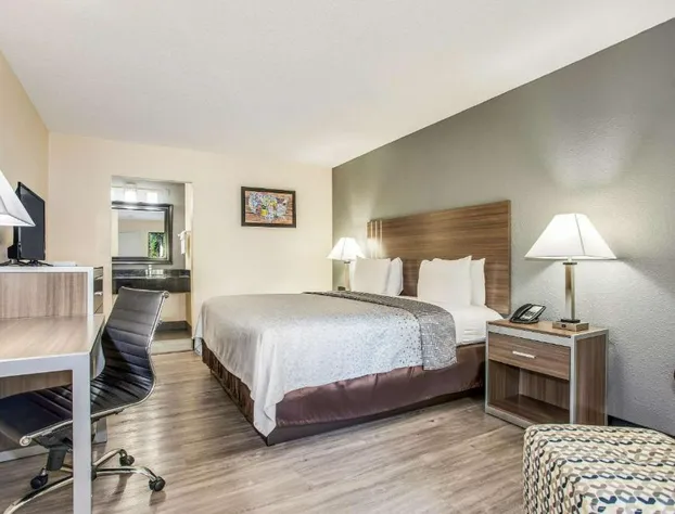 Econo Lodge Coliseum hotel detail image 4