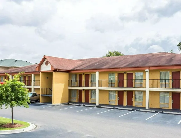 Econo Lodge Coliseum hotel detail image 1