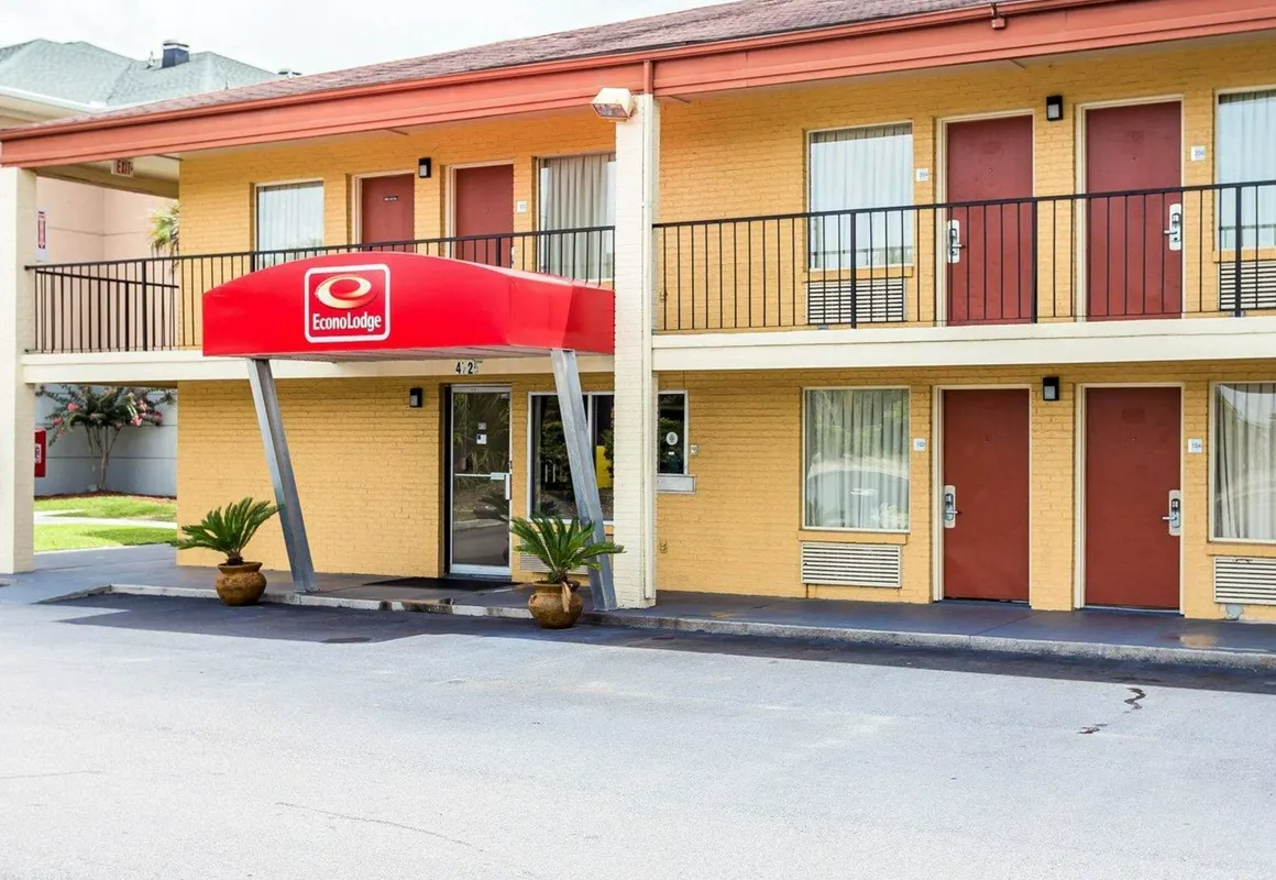 Econo Lodge Coliseum hotel hero