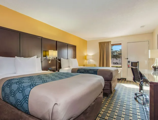 Econo Lodge Coliseum hotel detail image 4