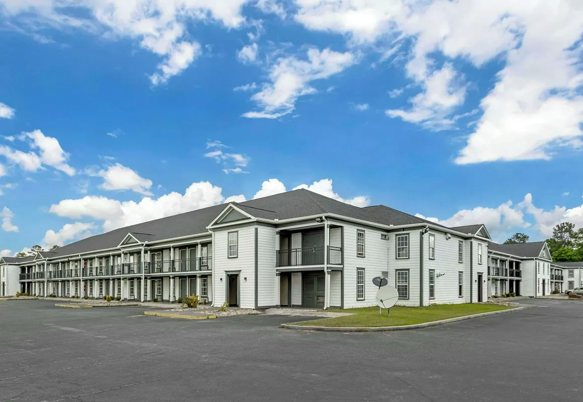 Quality Inn & Suites hotel hero