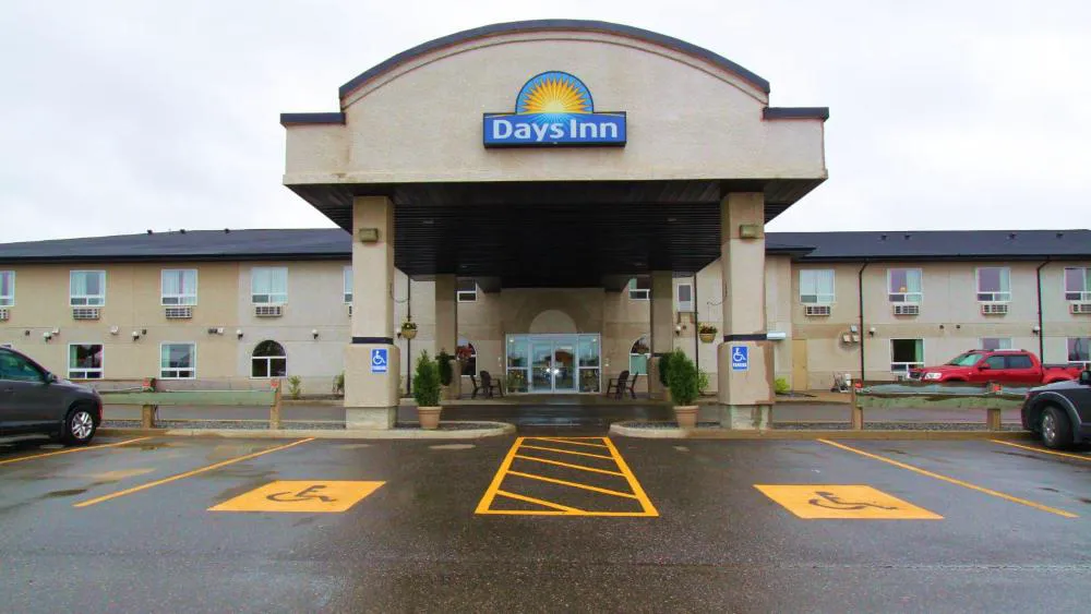 Days Inn & Suites by Wyndham Thompson hotel hero
