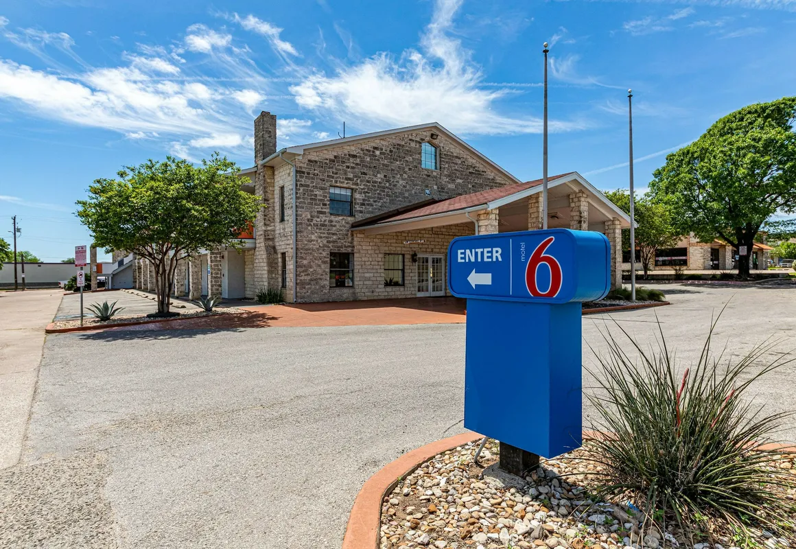 Motel 6 Georgetown, TX hotel hero