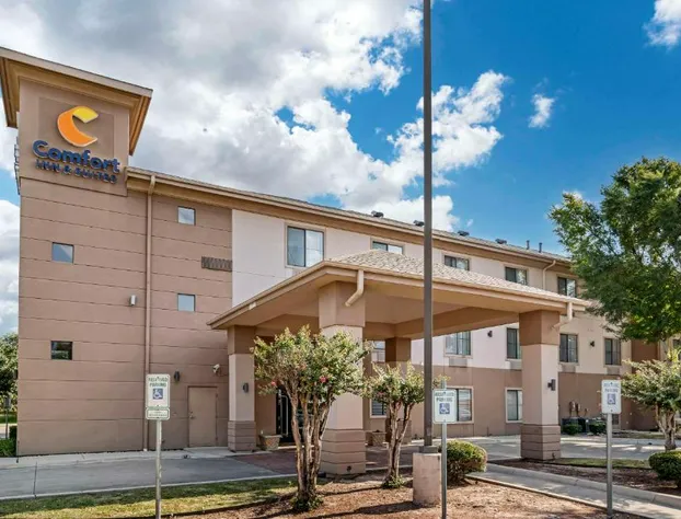 Comfort Inn & Suites hotel detail image 2