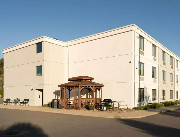 Sleep Inn & Suites Cross Lanes - South Charleston hotel detail image 2