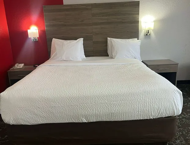 Ramada by Wyndham Cedar Rapids South hotel detail image 2