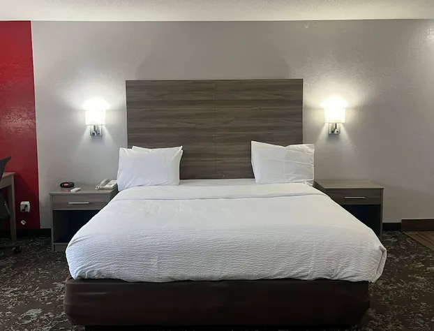 Ramada by Wyndham Cedar Rapids South hotel detail image 3