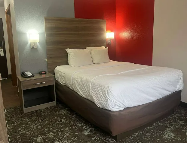 Ramada by Wyndham Cedar Rapids South hotel detail image 4