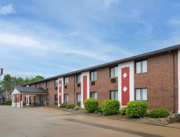 Ramada by Wyndham Cedar Rapids South hotel detail image 1