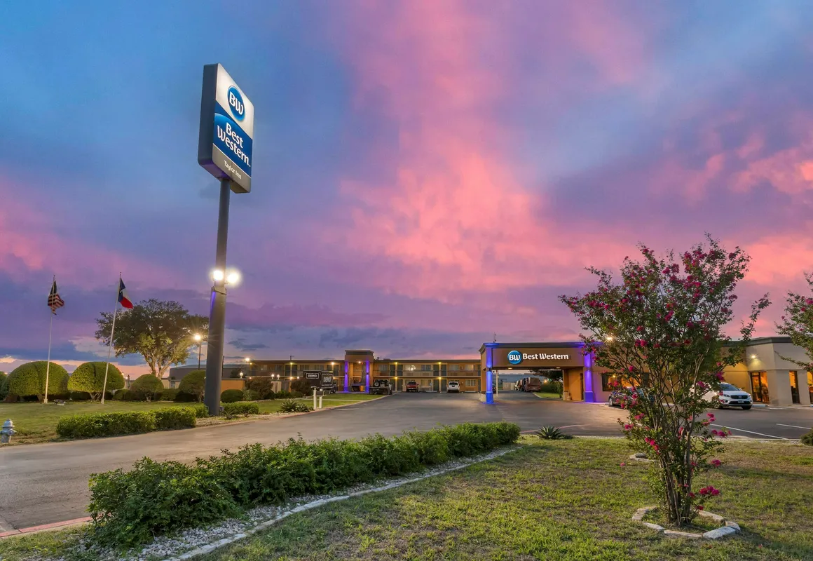 Best Western Taylor Inn hotel hero