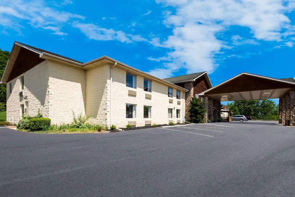 SureStay Plus Hotel by Best Western Berkeley Springs hotel hero